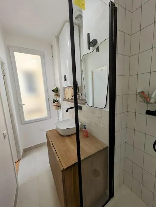 Studio Calme Et Ensoleille Entierement Renove Paris Apartment