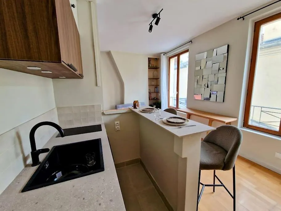 Apartment Studio Calme Et Ensoleille Entierement Renove Paris