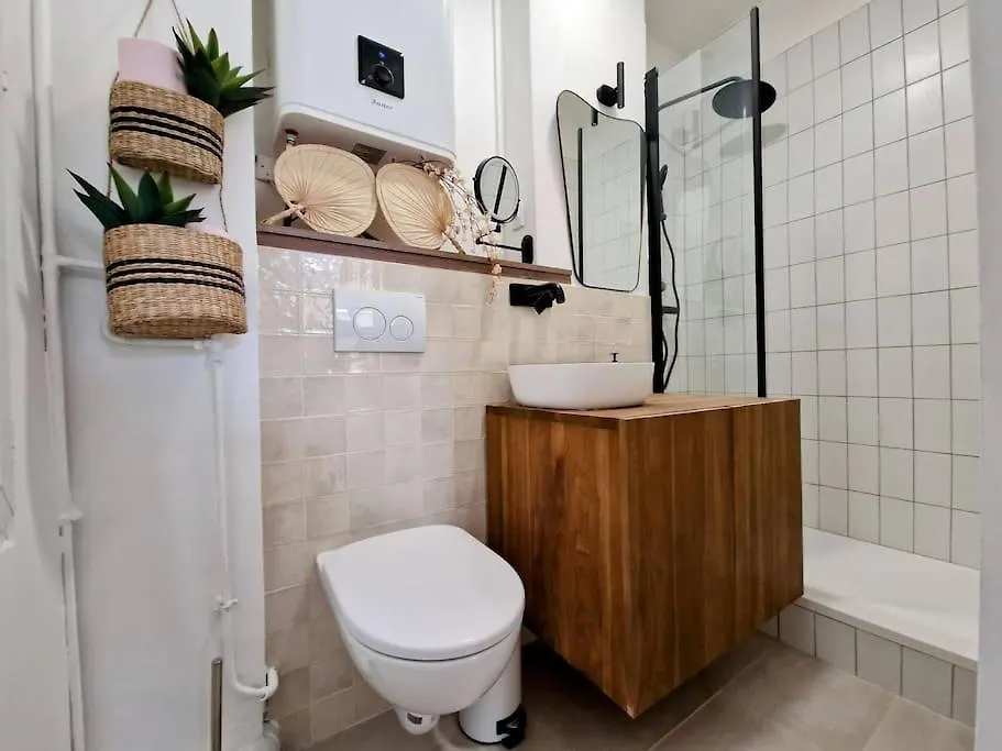 Apartment Studio Calme Et Ensoleille Entierement Renove Paris